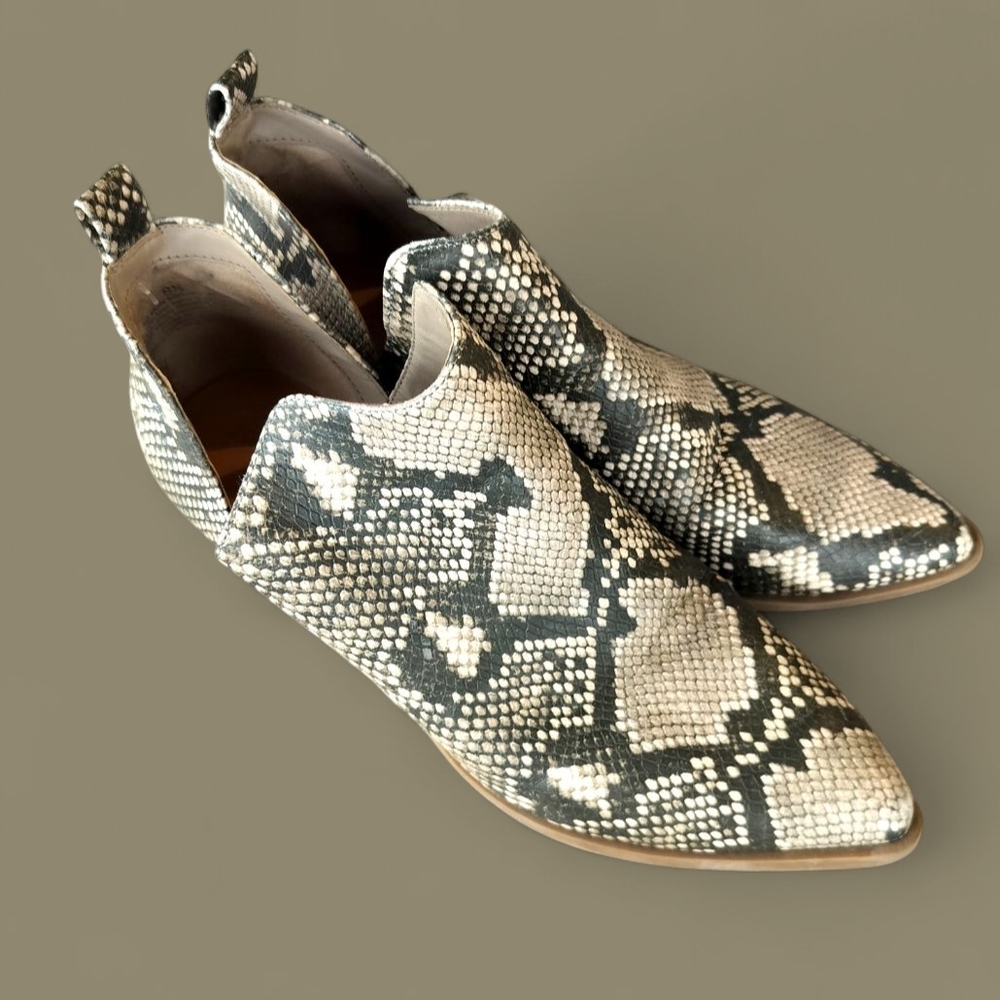 Universal Thread Snakeskin Pattern Ankle Booties - Picture 6 of 14